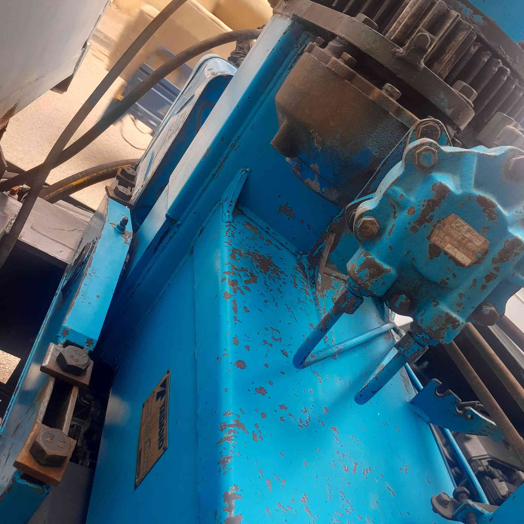 سلام عليكم كرين للبيع 4سلاتيات مخالف إستفسار ***********
