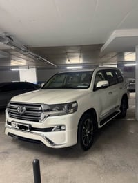 لاندكروزر GXR • ٢٠١٧ • ٢٠٠٠٠٠ كم