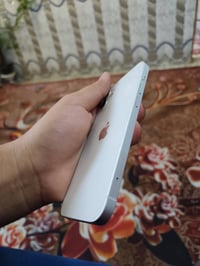 ايفون ١٢ عادي مكفول من كلشي جهاز وتر بطاريه ٨٨ بلاد ذاكره ٦٤ مكاني بغد...