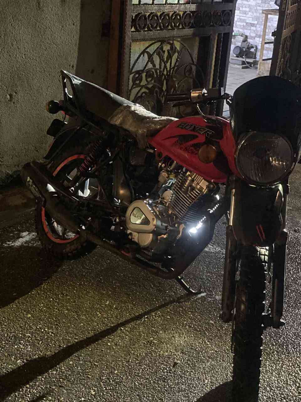 سلام عليكم دراجة بوكسر ادوات للبيع السعر٥٥٠ بيها مجال المكان خمسه ميل ***********
