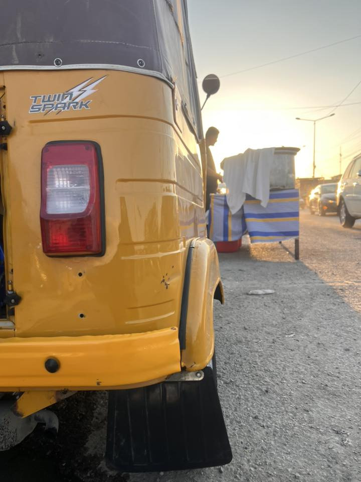 سلام عليكم شباب تكتك البيع موديل ١٩شهر ٣ بيها لغد بارد ومعمره دوس غير هاذه ماكو تكتك خير من الله تجي بعينك وتشوف وتفحص وتقتنع السعر ٥٧٠٠
 مكاني بغداد الحسينية الراشدية رقم هاتف ***********
