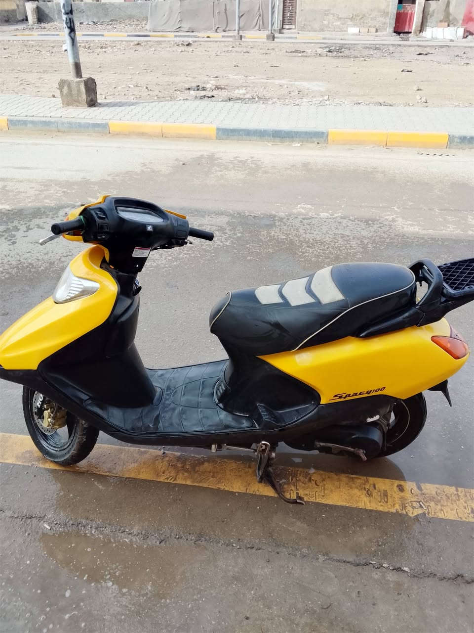 سبيسي ياباني مجفته مره وحده بيها بس هذا الضرر بالكفر بسيط وكلها شغاله دراجه خير من الله سعر خاص لو اتصال ***********مكاني كوت
