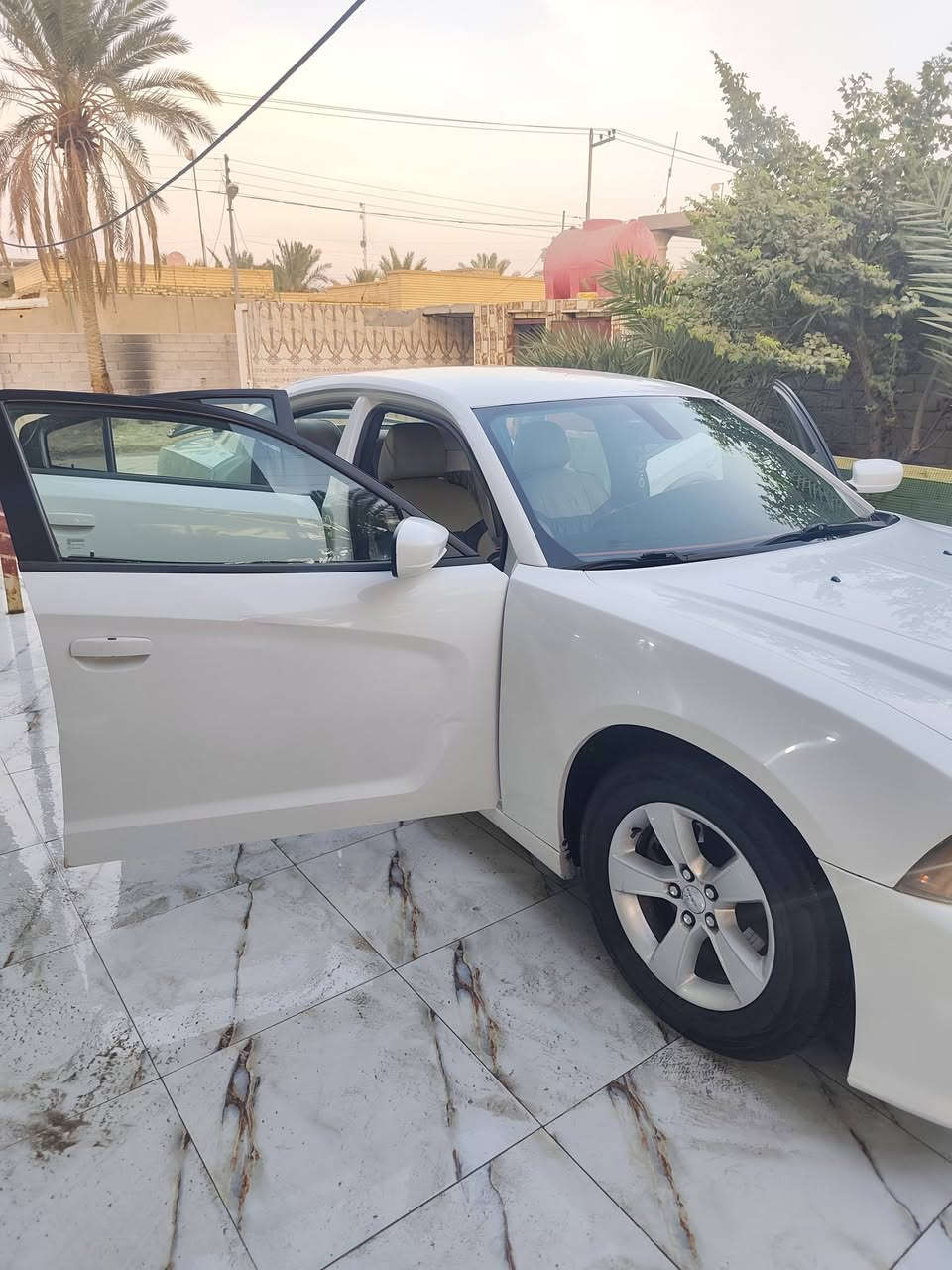 يا الله السلام عليكم شباب تشارجر للبيع 2013 سياره كفاله عامه على وضع الشريكه سياره خير من الله مال جني سياره جاهزه للاخير حداده مكينه وقير كفاله تبريد اكسن كله جاهز على وضع الشركه محتاج واريد ابيعها مستعجل على بيعته تفاصيل اكثر اتصل مكان بصره ***********
