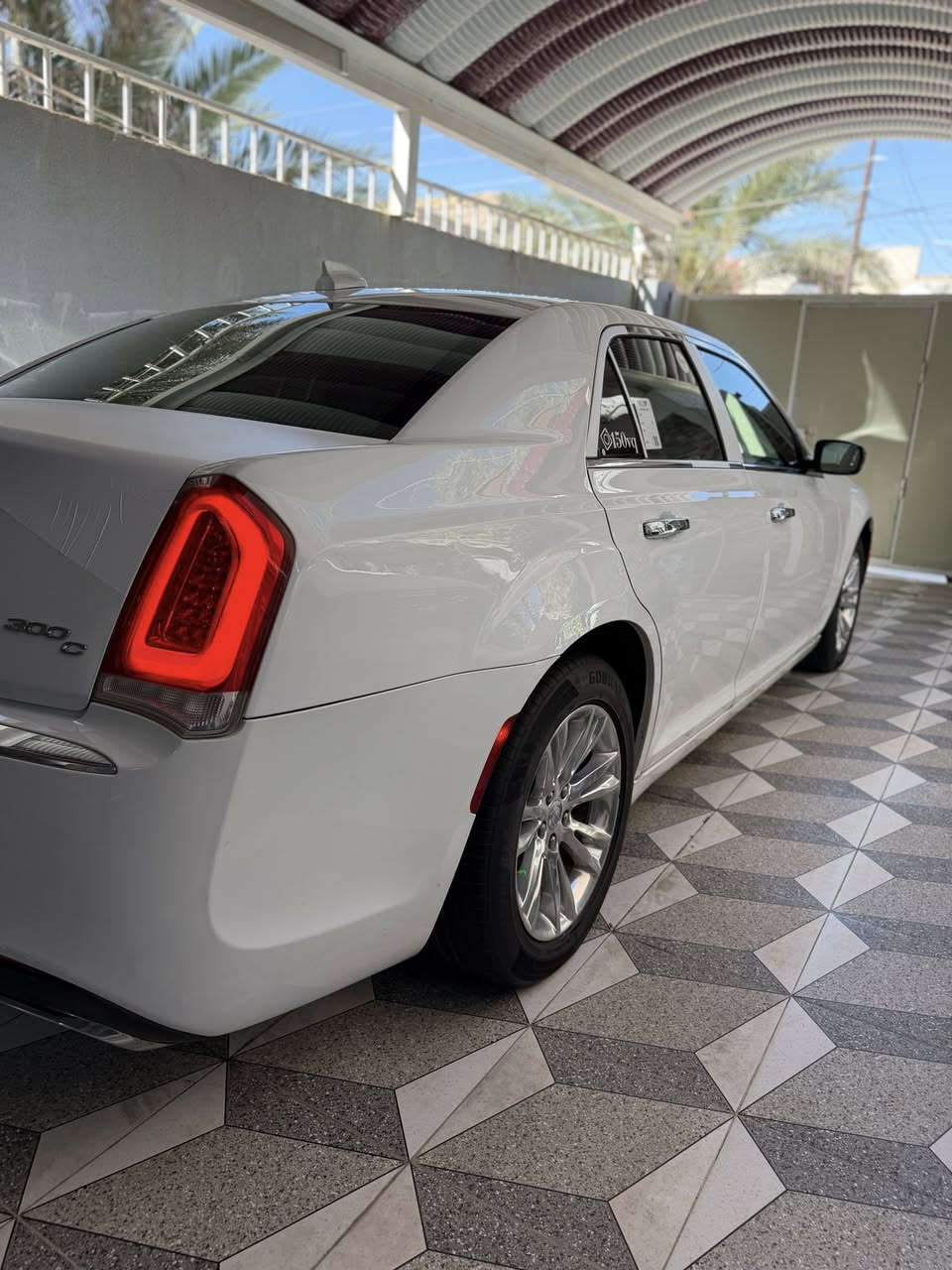 الفخامة الأمريكية 🇺🇸🔥
ما يحتاج اكتب الصور تتحدث!
 للبيع كرايسلر C300 (فل كامل) بمواصفات خاصة ونظافة تامة.
• المكينة: 6V
• الممشى: [85mil حقيقي] .
• المواصفات: فتحة بانوراما، مقاعد جلد فاخر (تبريد وتدفئة)، شاشة كبيرة، نظام صوتي Harman Kardon، ونقطة عمياء.گلاصات حار بارد.خزن ميموري.بردة  خلفية كهرباء.ويل مكسيكي حجم 18.منضومة زنون عالي ناصي.سيارة فول الفول عدى رادار امامي

•السيارة وارد امريكي داخلة كلين تايتل هنا بلعراق صارت بيها طخة بدور جاملغ الخلفي نصبغ جاملغ كامل بدون معجون فقط صبغ وبيها بارد بسيط سيارة

*السيارة كفالة من گير من محرك من تبريد ✅

•حدادية امامي خلفي جديد تخم تاير جديد قبل 15 يوم

.
📍 الموقع: [كربلاء المقدسة]
💰 السعر المطلوب: [240] (قابل للتفاوض).
📞 للتواصل والاستفسار: [***********]
