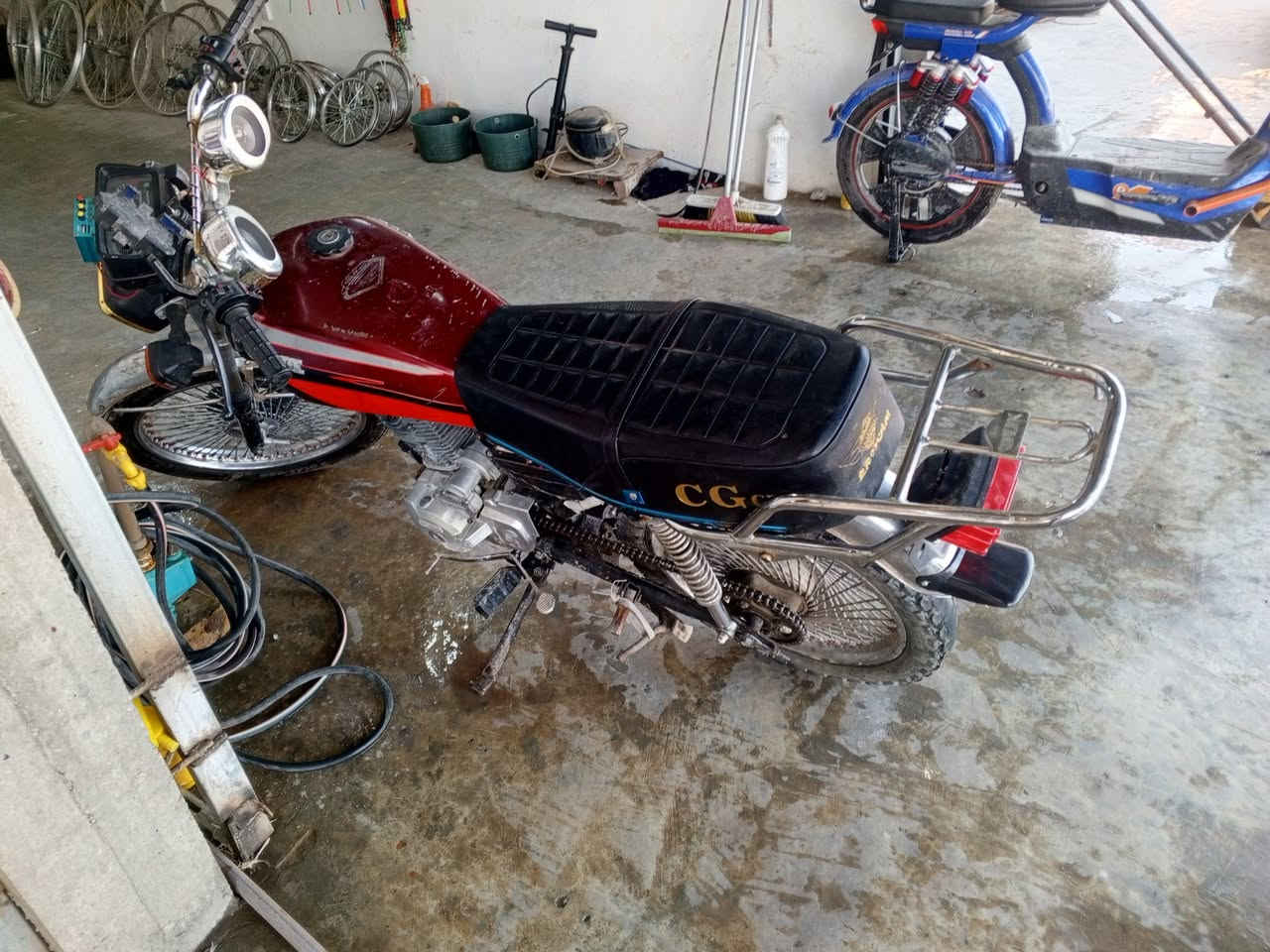 السلام عليكم دراجه للبيع 5 گير دراجه محرك مفتوح لا صرف ولا
تنقيص شغاله يرادلها ترتيبات مكاني صلاح الدين بيجي السعر 250 وبيها مجال ***********
