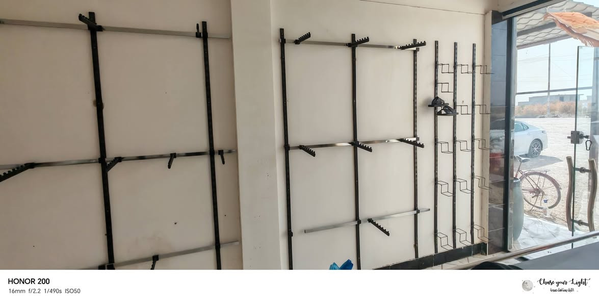 السلام عليكم اثاث محل ملابس للبيع شلع المكان جزيرة الخالديه للاستفسار ***********
