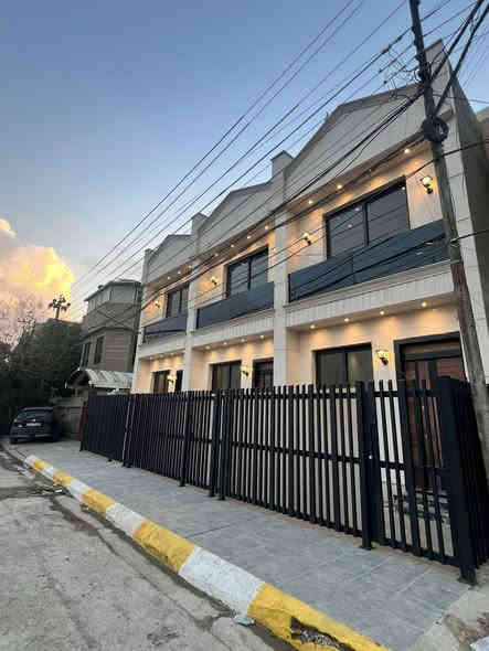 #للبيع تونات عدد3 درجة اولى  في #السيدية 🔥

📍الموقع: مربع الضباط القاده قرب مدرسة المصطفى للمتميزين شارع 20 م  مقابل العقار تشجير 

🏡 تفاصيل العقار:

  المساحة لكل دار :50م
  الواجهة: 4.25
  النزال:12

الدار غير مسكون بناء سنة 2025
    

✨ التقسيم الداخلي:
الطابق الأول:   صالة واسعة + مطبخ عملي   + حمام +منور 

الطابق الثاني: 2 غرف نوم + خدمات صحيه

الطابق الثالث: غرفة نوم + خدمات صحيه + بيتونه+ سطح
 
للأستفسار الأتصال على 
***********

***********

أو زيارة موقع المكتب 
بغداد ـــ السيدية
