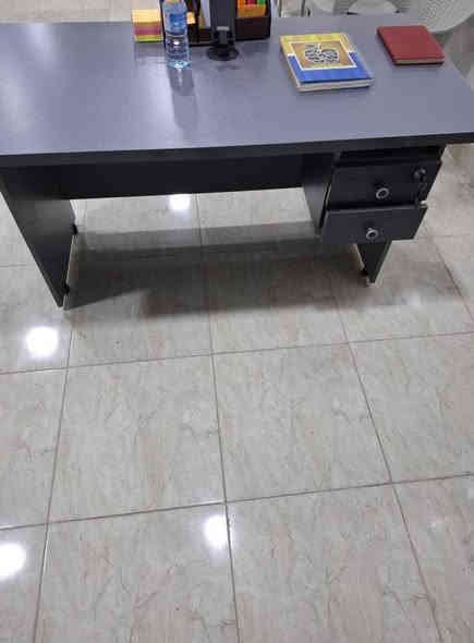 ميز  مكتب  للبيع  جديد لوك 
مع  كراسي   عدد   ٦  
سعر   الميز   قفل  ٩٥  الف      قفل 
سعر  الكراسي  عدد٦   ب  ٦٠ الف   قفل  

      ***********   📞
