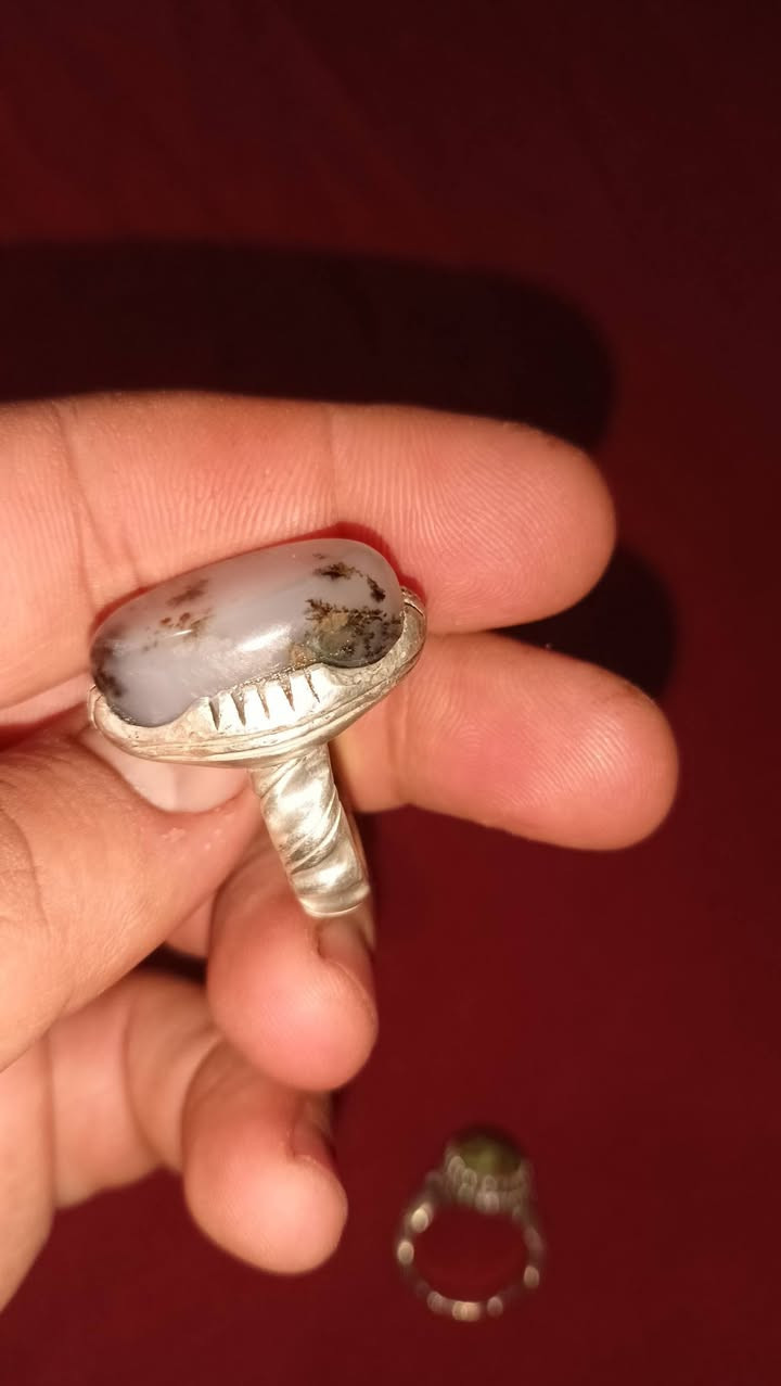 عقيق شجري طبيعي صياغه فضه ثقيله بسعر نهائي 50 الف مع توصيل


**إذا كنت صاحب هذا الإعلان وتريد حذفه لأي سبب، رجاءا أرسل رسالة إلى الدعم الفني**