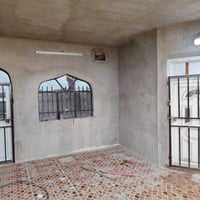 مشتمل بدون اثاث  للايجار طابق ارضي  متكون من كراج استقبال وصاله ومطبخ ...