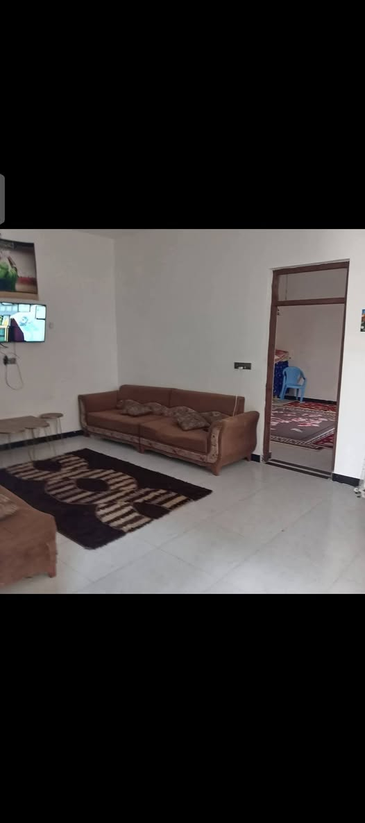 سلام عليكم بيت للبيع على طريق السنيه بحي الامين بناءً جديد المساحة230م للاستفسار على***********
