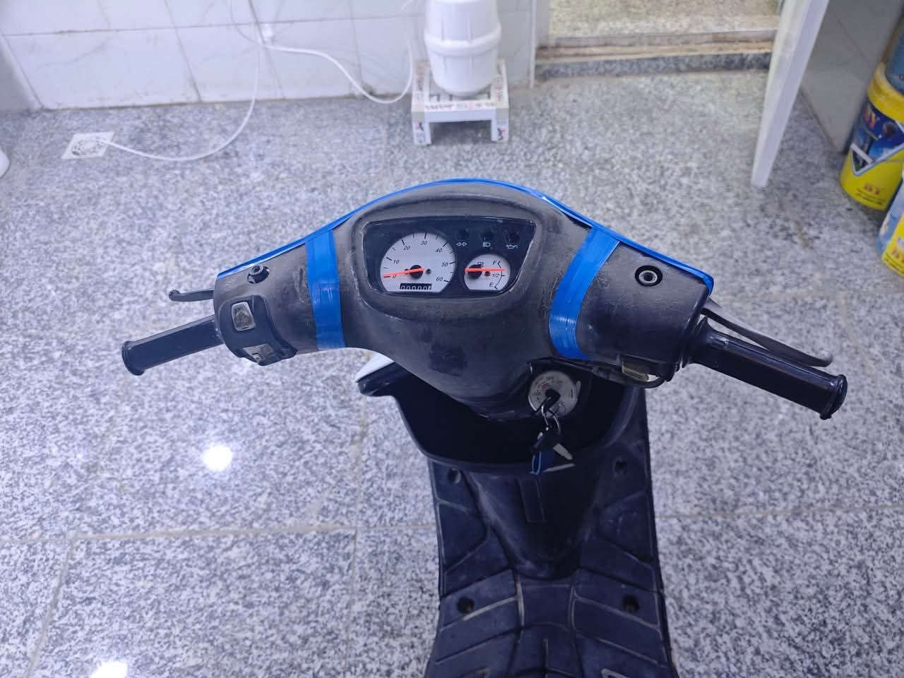 ياماهة تسع زروف للبيع خرسة كهربايات شغالةناقصهةباتري الدراجة كاملة من كل النواحي 
***********
***********
