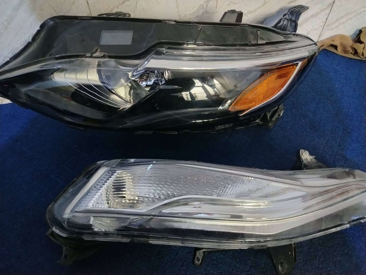 السلام عليكم الايت وشمعه جوه مالته مال ماليبو 24 شغالات عل فحص سعر 150 رقم هاتف ***********
