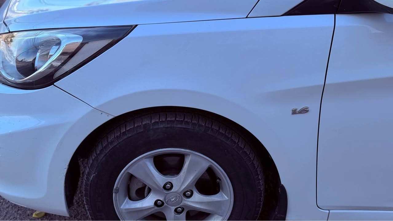 اكسنت خليجي ٢٠١٣ الشركه العامه
محرك دوش ١٦٠٠ سياره نظيفه وجديده  صدر وتخم تاير وتبريد السياره ماشيه ١١٩ حقيقي دك جرص ١٢٠ بيها صبغ باب الصدر
السعر ١٠٦ بيها مجال بسيط
رقمها بغداد بسمي في حي الاعلام
*********** بغداد, العراق
