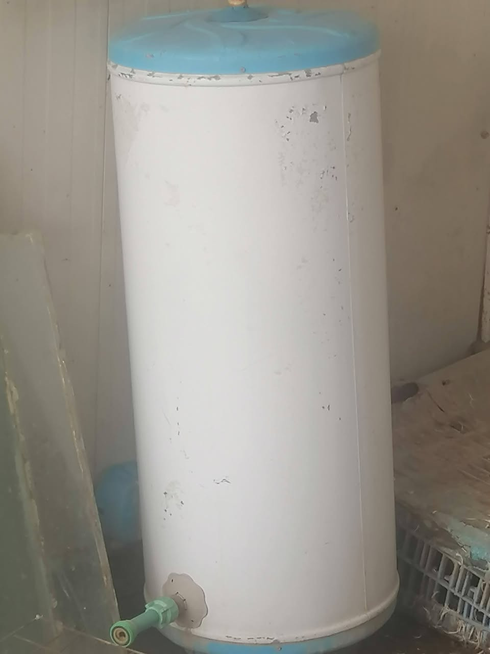 السلام عليكم كيزر وهلاسه دجاج نظيفات شغالات عل فحص للبيع سعر 210وبيهن مجال للشراي رقمي ***********
