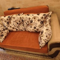 طقم تركي • مخزن مع وسائد • كميرة مقابل الجزيرة