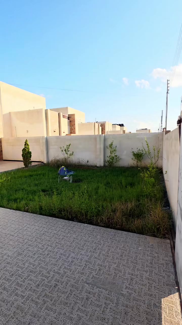 عقار للبيع 
 دار في مجمع الجوهرة السكني
المساحة 300 متر ركن 

موقع مميز على السايدين، قريب من جميع الخدمات.

المواصفات:
- 4 غرف نوم
- صالة داخلية
- 3 صحيات
- كراج واسع (موضح بالفيديو)

للاستفسار أو مشاهدة الفيديو: *********** 
#مكتب_المتميزين
