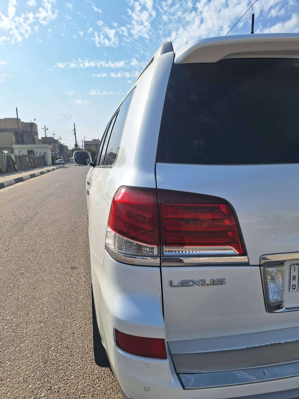 لكزز ٢٠١٣ مكيه ٥٧٠٠ ٨ كفاله عامه سياره 
رقم بغداد نكليزي بريم سياره مواصفات واحد على واحد داخل مشمشي مكان كربلاء سعر ٤٠٠ وبيها مجال ***********
