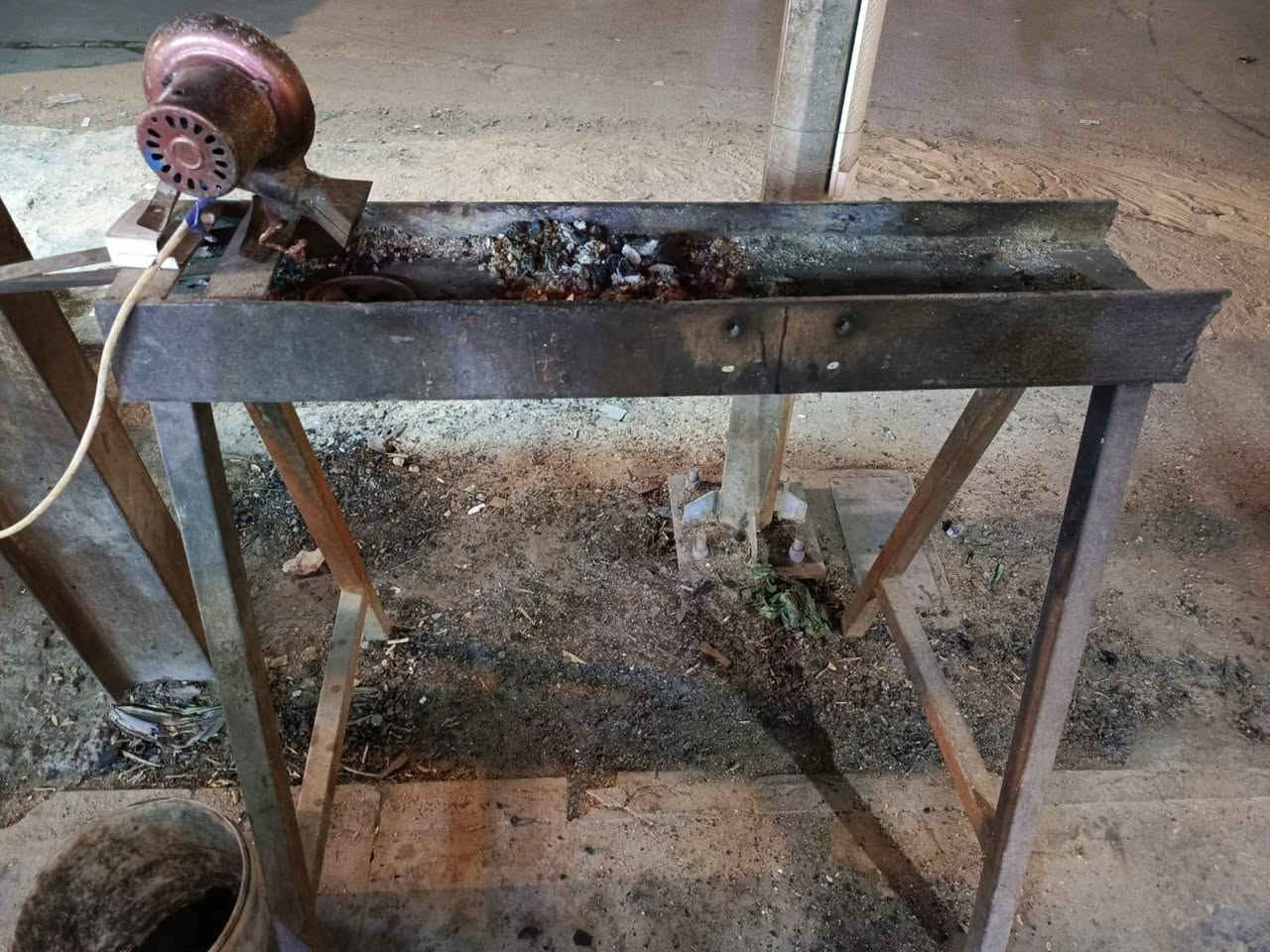 السلام عليكم كراسي عدد6 مستعملات سعرهن ب٢٥ الف 
منقله مال شوي سعرها ب٥٠ الف مكاني بغداد البياع الاتصال ***********
