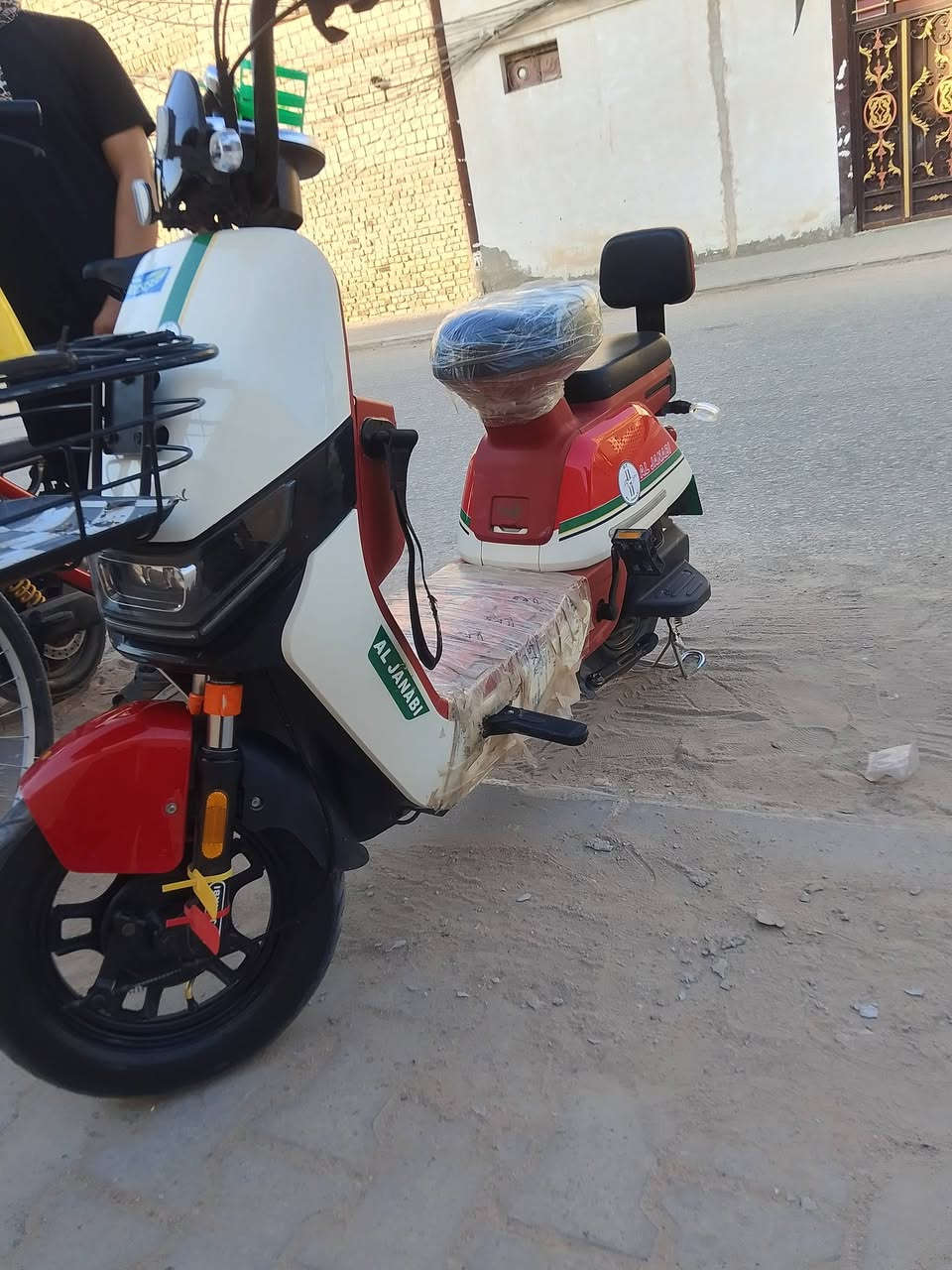 السلام عليكم درجه شحن للبيع أربع بطاريات كل بطاريه حجم32  درجه حجمها 16 درجه نضيفه السعر 450 وبيها مجال الستفسار راسلني على الصفحه


**إذا كنت صاحب هذا الإعلان وتريد حذفه لأي سبب، رجاءا أرسل رسالة إلى الدعم الفني**