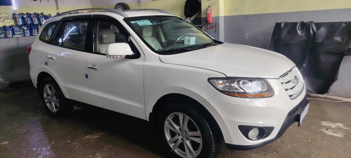 سنتافي ٢٠١١ خليجي فول
مكلف بالشنر 
تشغيل  بصمه تحكمات
7 راكب ثلاث قطع تبريد
رقم دهوك مسطرة
 سنوية وهزة باسمي 
ملاحظة  السيارة بيها فقط جاملغ امامي واحد بيه صبغ سعرها ١٤٠
***********
