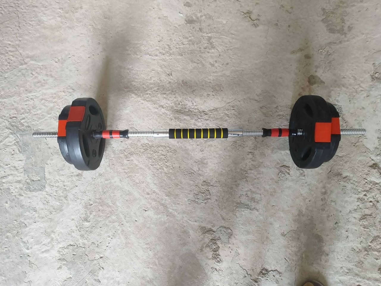 سلام عليكم .دمبلصات و شفت،اقراص ربل ام فتحات،شفتات ستيل 50 cm، توصالة حديد 30 cm يعني تصير دمبلص وشفت أيضاً الوزن 35KG ومع التوصالة يصيرن 40KG وتكدر تتحكم بالاوزان باللي يناسبك.


**إذا كنت صاحب هذا الإعلان وتريد حذفه لأي سبب، رجاءا أرسل رسالة إلى الدعم الفني**