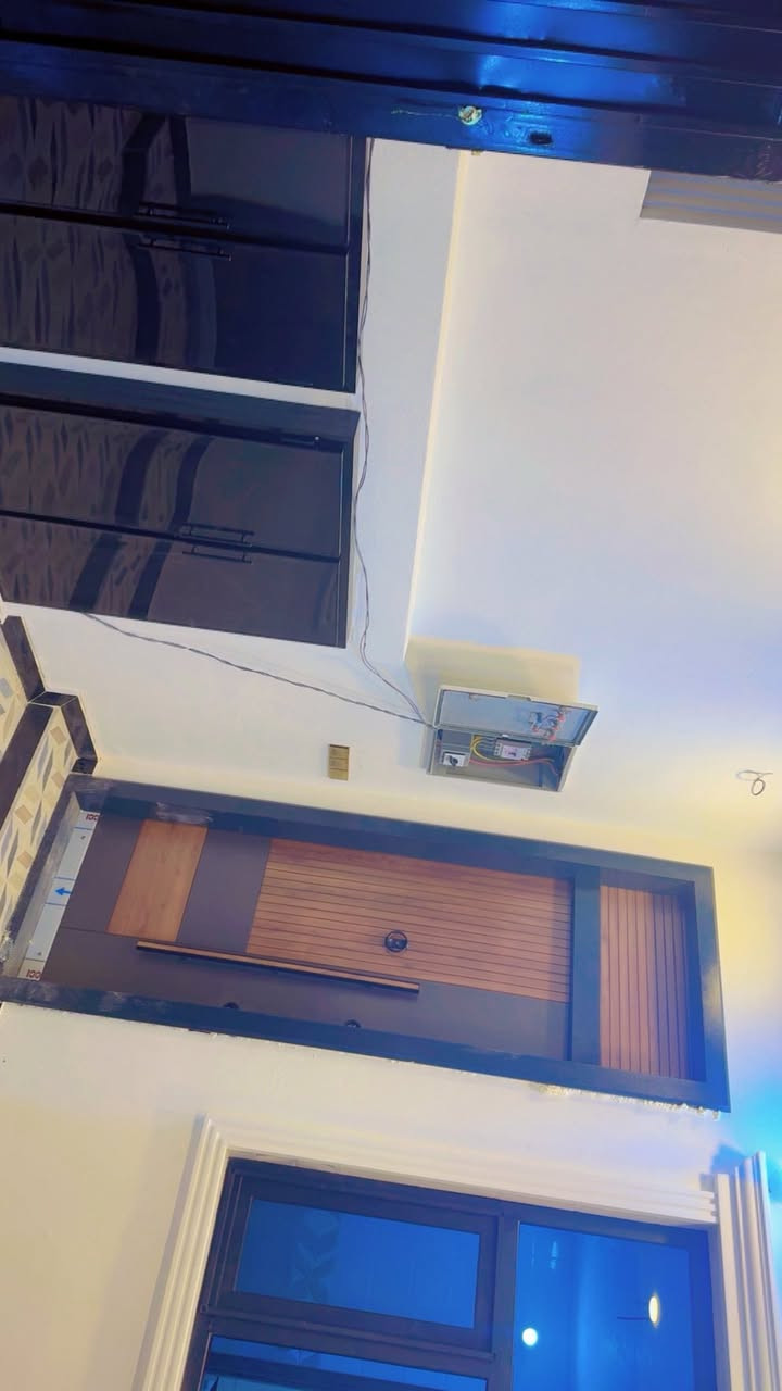 السلام عليكم 🫡 
بيت 🏠 طابقين طابو ملك صرف المدائن منطقه التصنيع مقابيل الدار متنزه يتكون البيت استقبال ومطبخ وصاله مع حمام عدد 3 واربع 4️⃣ غرف نوم 🛌  ترك عدد 2 بالاظافه إلى شلال داخلي كامل  الاتصال ‭0771 162 2599‬
