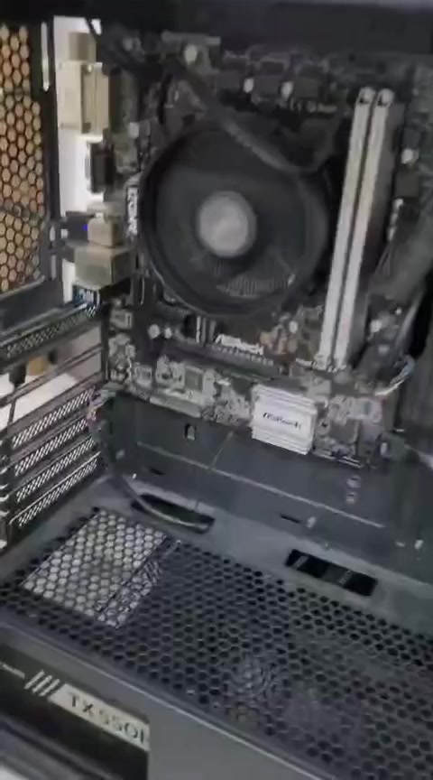 السلام عليكم
مواصفات:  Ryzen 3 3200G
A320 Asrock
VEGA 8 
Ram 16GB DDR4 3200MHz
SSD 128GB
PSU 550W CORSAIR
السعر 200 الف وبيهة مجال ملاحضه ما عندي توصيل مكاني واسط عزيزية رقمي ***********
