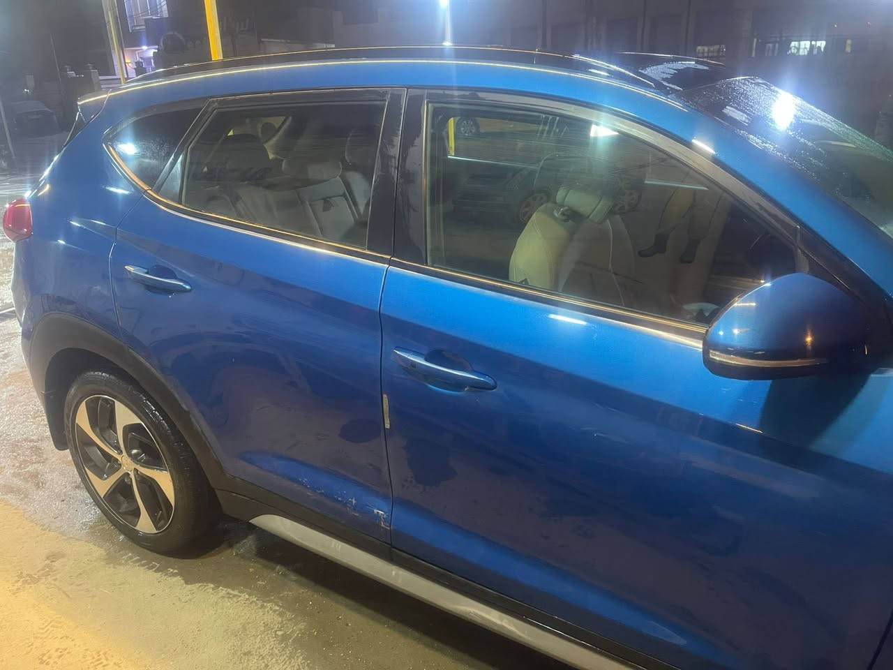 توسان امريكي موديل 17رقم بغداد   مكانها الدوره حي اسيا موصفاته فول و1ع و1 مامتواجد ع نت الاتصال ع رقم 
سعرها 137 وبيه مجال بسيط ‭0780 315 6324‬
