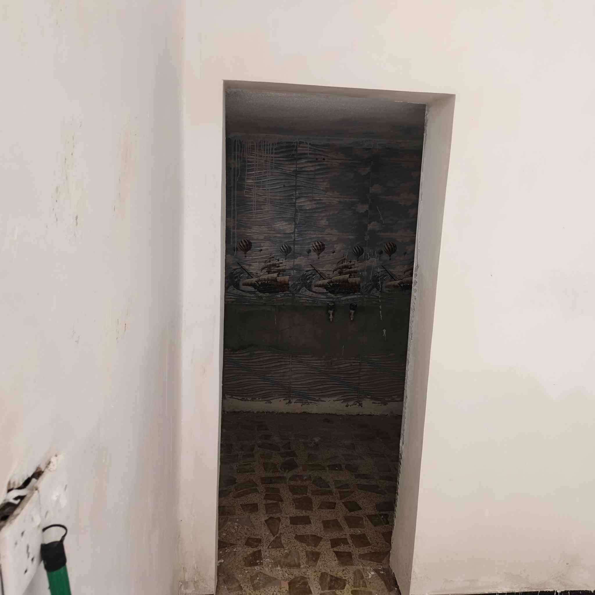 السلام عليكم بيت البيع مساحه 100متر شارع الخدمات مسقط مقابيل مدرسة ابو مهدي المهندس منطقة 11388 قرب تجاري خدمات للاستفسار ***********
