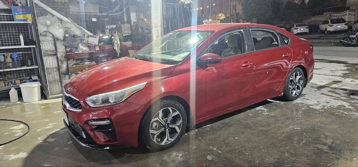 السلام عليكم   🇮🇶🇮🇶
كيا فورتي 2019 وارد امريكي 🇱🇷🇱🇷
محرك 2000 دوش 

الون ماروني مميز 🆗⚫️

المواصفات نص فول   🆕

تحكم ستيرن فول ✔️

شاشه حجم كبير  سمارت  🔲
قيادة ذاتيه 🔜
اوتو ستوب 🚦
تبريد شاشه بينانو 
وباقي مواصفات الفورتي المعروفه
كشنات  جلد مغلفه من عمان عند الاستيراد 

حادثهه باب خلفي جهه السايق وربع الجاملغ الخلفي فقط مال امريكا 
بالعراق مابيها اي حادث 

السياره ع ايدي من الاستيراد ب٢٠٢٠ لحد الان يعني كولشي ع ايدي  جانت ماشيه ١٤٥٠ ميل 
وحاليا ٥٤ الف ميل 

بانزين اديرلها فقط محسن ودهن مكينه رافينول حصرا الاصلي   

رقم بابل ألماني  سنويه ساقطه قبل شهرين  

ايرباك فقط مال برده 👆🏻👆🏻👆🏻

كير مكينه تبريد  مكفولات وصيانه كامله عليها من فيت بم بلكات مجاول بخاخات 
تخم تاير جديد وحداديه جديده 

السيارة ليبل واحد بدون تبديل اي قطعه فقط الباب الخلفي مال ضربتها من امريكا مبدل ومصبوغ 
باقي السياره قطعه وحده والبنيد ع كبسه الشركه  
صور الحادث مرفقه بالمنشور مع التقرير كامل  👁‍🗨
تحويل مباشر بأسمي السياره  ثاني يوم  🌐✅
موقع السيارة بابل حله 🇮🇶

السعررر👈🏻👈🏻👈🏻 ١٤٢ ورقه و بيها مجال بسيط 

متواجد فيس  واتس اب ***********

رابط تقرير السياره  https://en.bidfax.info/kia/forte/4145878-kia-forte-fe-lx-lxs-2019-red-20l-vin-3kpf24adxke119844.html
