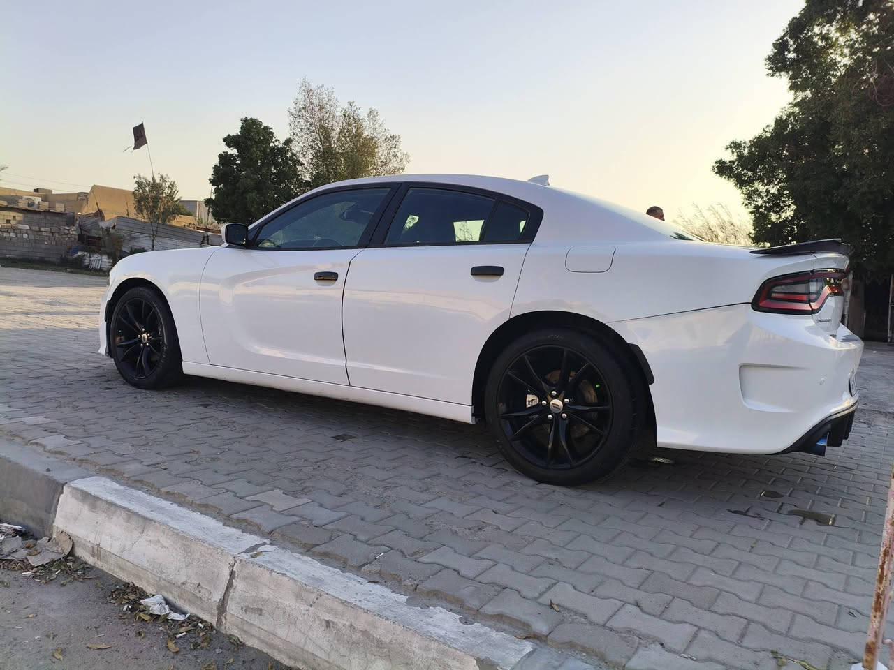 السلام عليكم جارجر  2016وارد كندي رقم اربيل منتهيه  تريد وكاله أو تحويل بيه بارد بل باب الخلفي والئمامي والبنيد مقسم مالته البلاد تو ويل مكينه وكير مكفولت مكينه 3600 ماشيه 152miالسعر195 لاستفسار ***********
