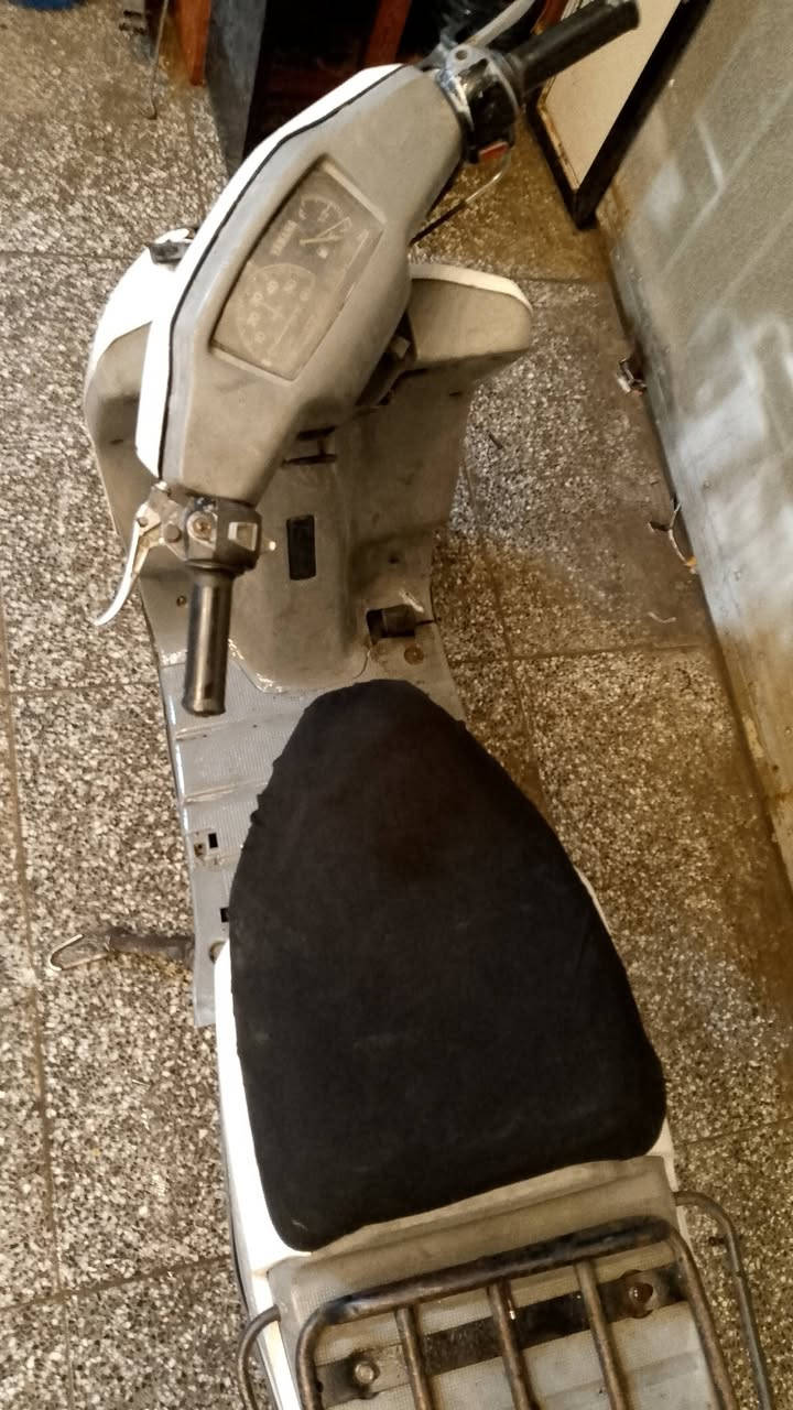 السلام عليكم للبيع دراجه بيكم دراجه نضيفه كهربائيات كلوب امامي خلفي هورن سلف وهندر مكينه خرسه طوافه بانزين ودهن ودشبول شغالات لسعر 175 وبيهه مجال لمكان لغزاليه رقم ***********
