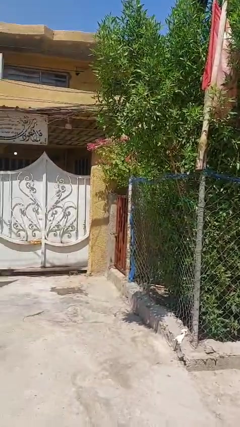 السلام عليكم بيت ٢٠٠ متر طابقين زراعي عقد ١١٧ بي اربع غرف واستقبال وصالة ومطبخ وكراج وصحيات العنوان فلكة سلمان مقابل الطاقة منطقة جابر الأنصاري خدمات متوفرة تبليط مجاري  السعر١٠٠ مليون قابل للتفاوض للاستفسار ***********

