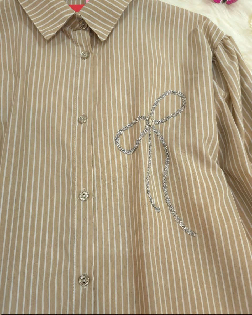 قميص نسائي المخطط باللونين الأزرق والبيجي طويلة. 
مجمع تخفيضات ما شاء الله   
مقابل الباب الجانبي لمستشفى الإمام علي عليه السلام
 مجاور صيدلية داليا


**إذا كنت صاحب هذا الإعلان وتريد حذفه لأي سبب، رجاءا أرسل رسالة إلى الدعم الفني**