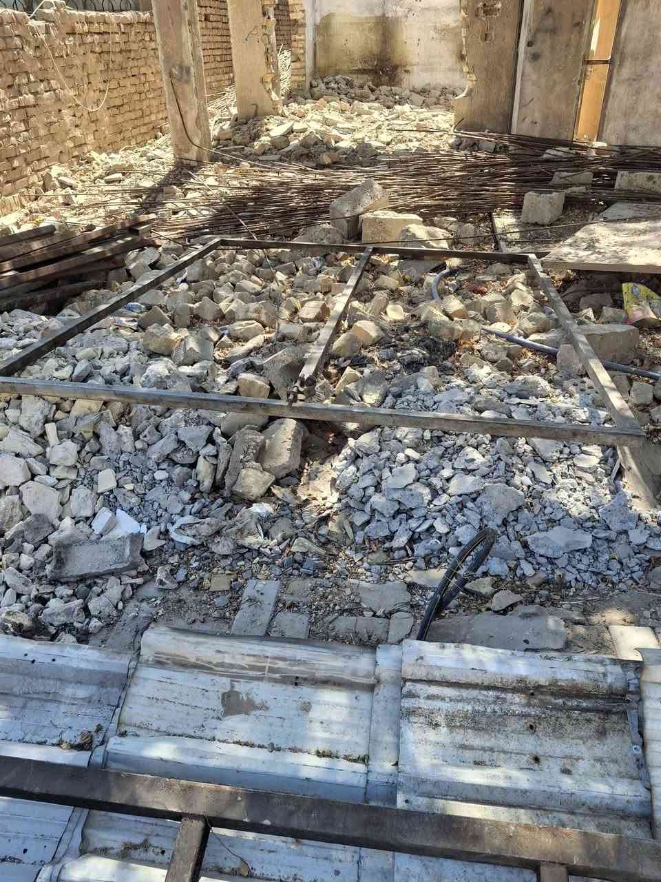 السلام عليكم
للبيع جينكو مستعمل نظيف جدا اطوال مختلفه 
٦ متر 
٥ متر 
٤ متر
٣.٥ متر 
٣ متر 
٢.٥ متر 
٢ متر 
١ متر 
مع حديد شخاطه + بوري مربع طول ٦ متر + ٣ متر + ٢ متر + ١ متر
مع جسور سقيفه طول ٨ متر شغل درجه اولى تفصال 
تريدهن شلع تريد عالاحتياجك 
سقيفه فصخته ودابيعيهن اتصل وتدلل 
***********
*********** 
طارميه قرب مركز الشرطه
