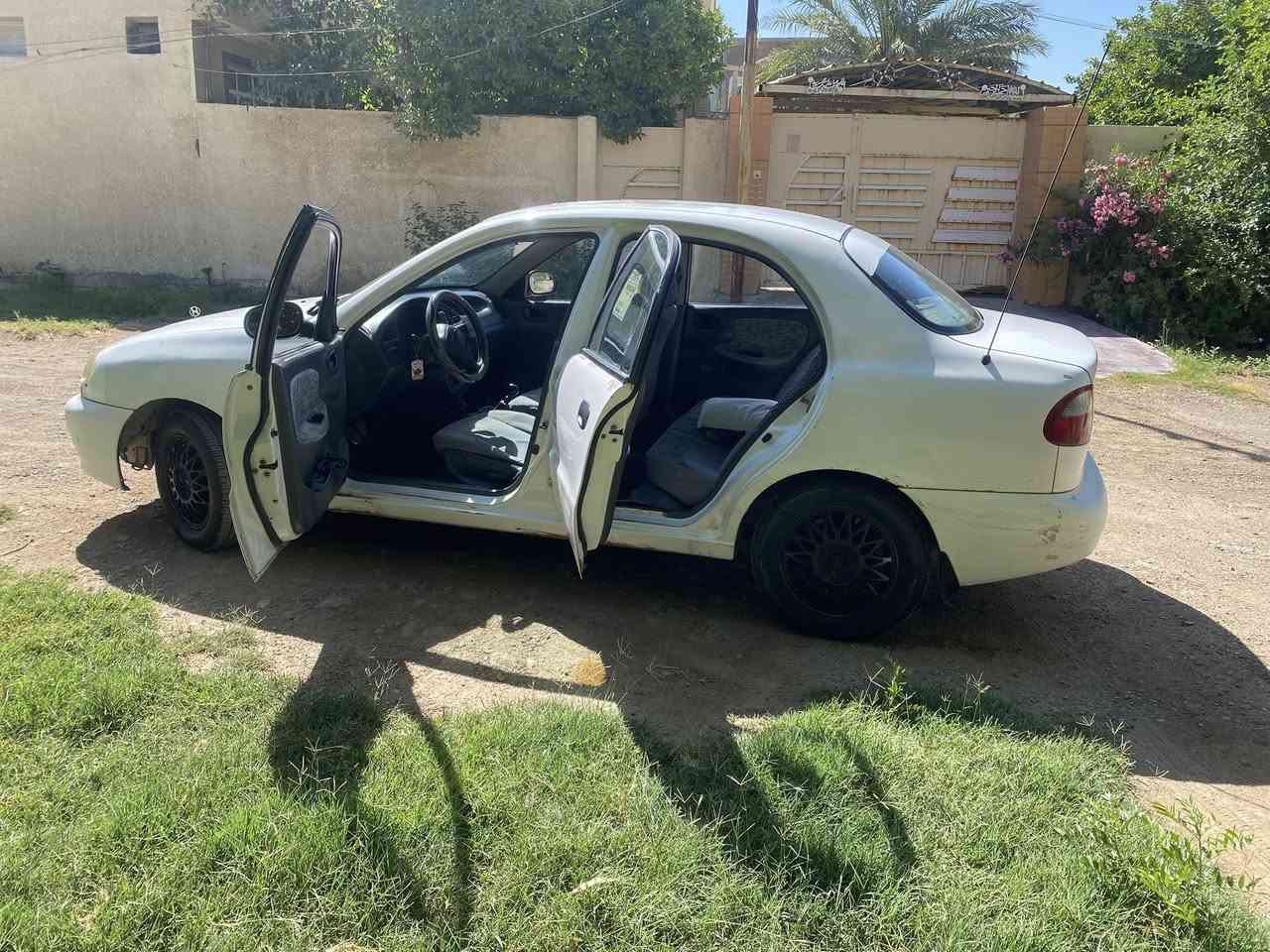 السلام عليكم
للبيع دايو لانوس موديل 98 رقم بغداد الدولي سنوية جديدة السيارة بيهة تنقيص قليل والتريد عاطل تخم تاير صدر كلة جديد كهربائياتهة كل شغال وبلادي 
سعرهة 35 وبيهة مجال 
المكان ديالى ناحية الوجيهية 
للاتصال ***********

