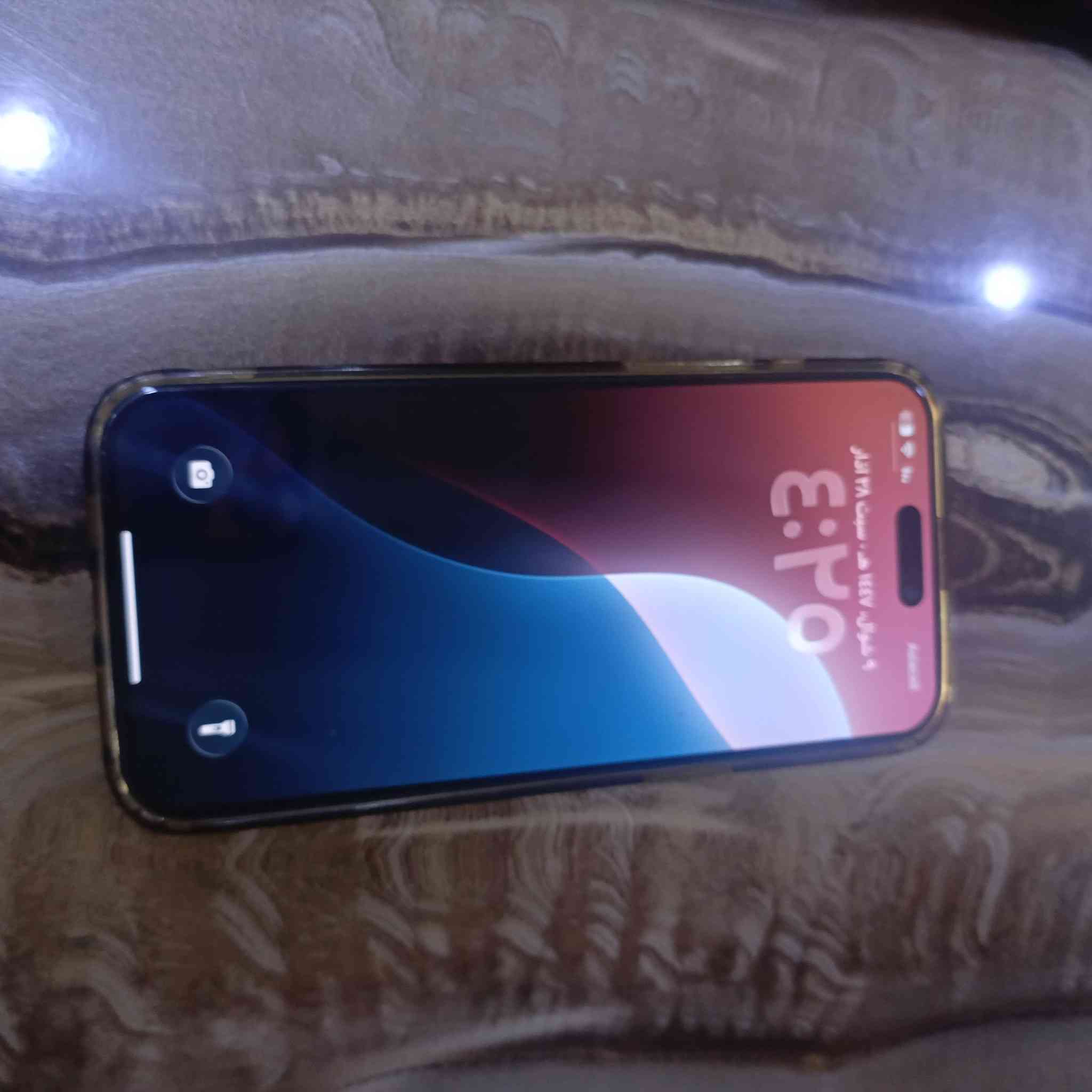 السلام عليكم ايفون 15برو ماكس للبيع نظافه 100%نسبه بطاريه  90🔋  كفاله عامه غير مفتوح و لا بيه زلغ السعر مليون و75 الف.رقم توصل ***********
