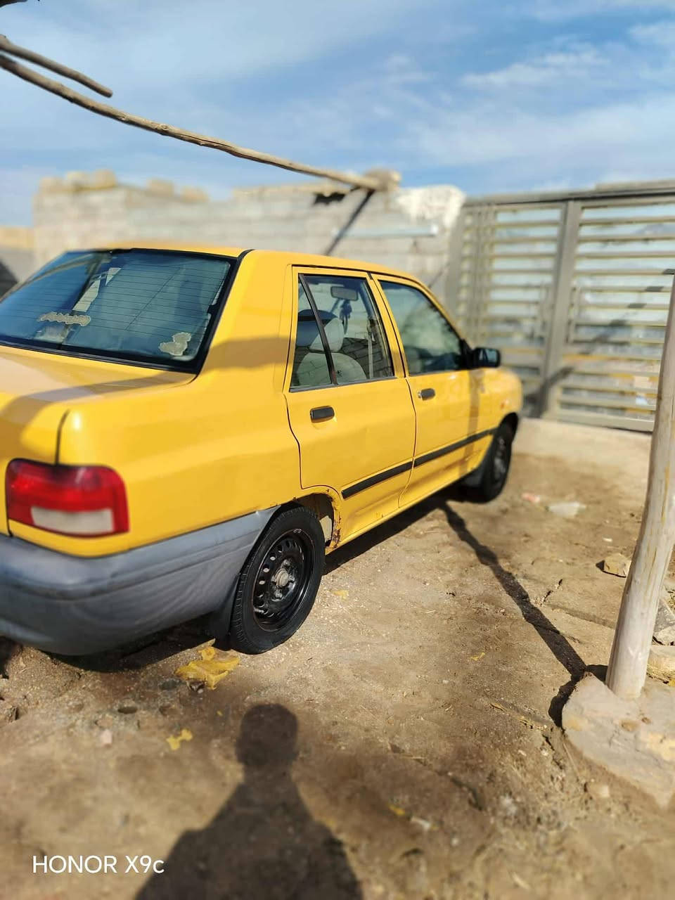 سلام عليكم سايبه موديل ١٦ السياره جاهزه من كلشي وبسمي سنويته ال ٢٧ سياره جاهزه من مكينه وكير وتخم تايرات وحداديه ومكفوله ما عده باب الوره السايق بيه بارد رقمه واسط نكليزي ومشروع وطني مصفره هيه وغرامات مكانه دوانيه السدير السعر ٣٨ وبيه مجال والاستفسار ***********
