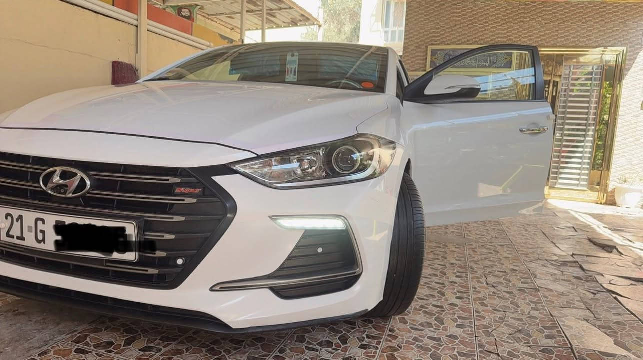 سلام عليكم حبايب قلبي ❤️
 النترا سوبر خليجي موديل / ١٩ 
رقم سليمانيه دولي جديد تحويل بنفس اليوم بأسم المشتري ؟    
🌺ELANTRA 🌹Super 🌺
لون ابيض / 🤍
فول مواصفات ١ / ١ 
بصمه اصل + بصمه ابواب وبصمه جنطه 
ترحيب عند الاقتراب 
جنطه ذكيه    
كشنات جلد 
سلايد روف 
لد نهاري 
ويل كب عدد / 5  سبيره منازل ؟ 
كروز سرعه 
قطعتين تبريد امامي وخلفي 
كامره خلفيه دواره + كامره اماميه  
تحكم ستيرن جهتين 
مدخل (USB / AUX)
اشاير بالمري 
مري قابله للطي اوتو و شفط AUTO
الاوامر الصوتية انفنتي 
شاشة حجم كبير + ديفيدي 
يدات ابواب المنيوم 
دسك عدد / 4 
محرك 2000 دوش سوبر خليجي 
حساس خلفي بلادي + حساس امامي بلادي 
3 انظمه قياده
( نورمال / ايكو / سبورت )
ماشيه ( ٨٦ ) الف حقيقي اصل وعلى فحص 
تخم تاير جديد كوري 
كير محرك تبريد صدر حداديه كفاله عامه جديده جداً  مكفوله من جميع النواحي مابيه نقص ابد  و على الفحص 
مكفوله كفاله عامه  حتى دعاميات    
مكان السياره بالديوانيه 
***********
