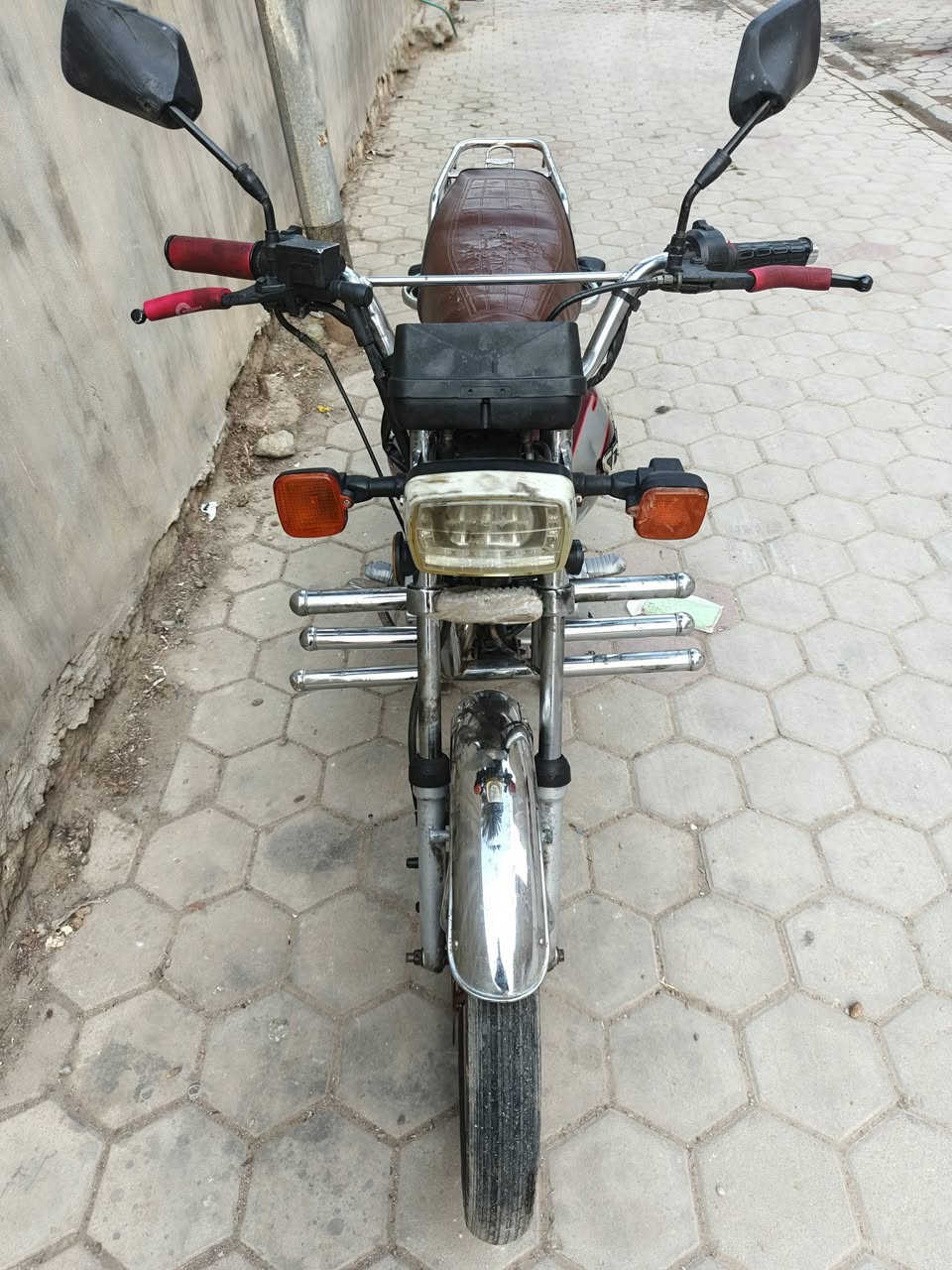 *********** موتور للبيع موديل 21 المكان الرمادي شارع 60
