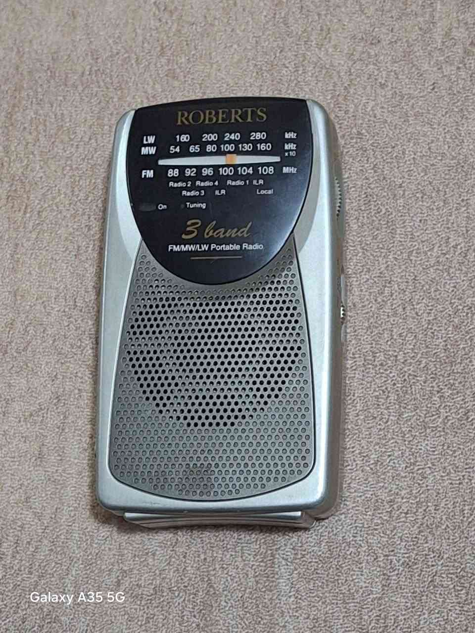 راديو انكليزي حجم صغير للبيع اصلي ٣ موجات مع منفذ سماعه كما موضح بالصور


**إذا كنت صاحب هذا الإعلان وتريد حذفه لأي سبب، رجاءا أرسل رسالة إلى الدعم الفني**