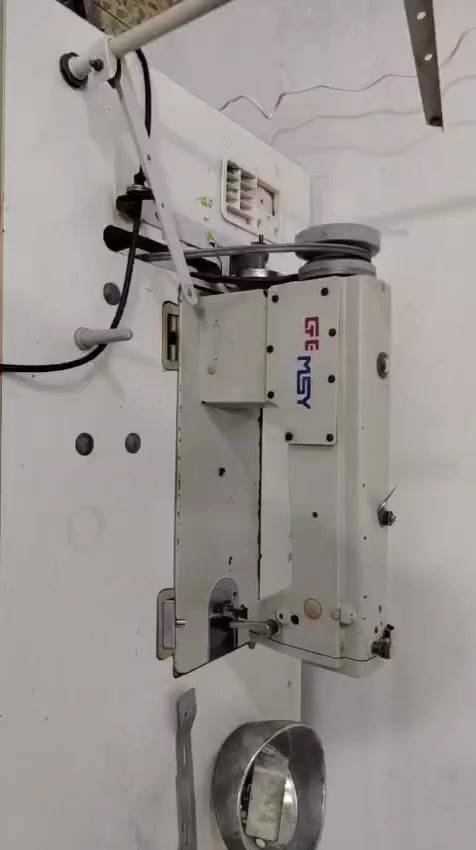 مكينه خياطه للبيع كامله شغاله لاستفسار الرقم ***********
