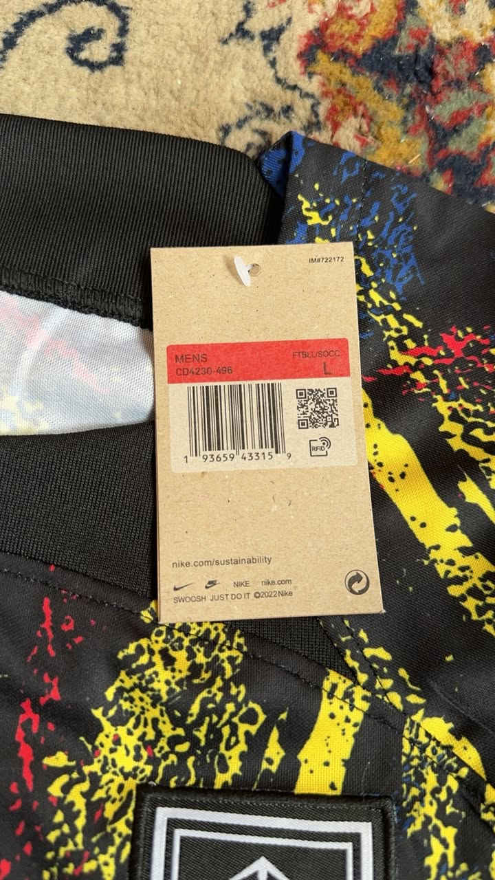 دريسات كلهن اصلي وكاله شركة نايك واديداس وامبرو 
الواحد 20 ثنين 35 يوجد توصيل جميع المحافظات 
مكاني بغداد الغدير ساحة نيسلون
***********
