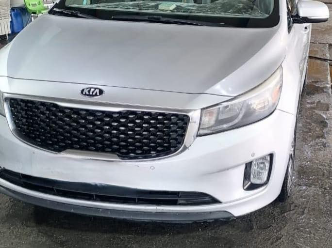 كيا سيدونه
موديل ٢٠١٧ SX 
فول مواصفات ما عد الفتحه 
السياره بصمه 
تحكمات استيرن
 اشاير بالمري أبواب بصمه 
رقم دهوك بسمي تحويل مباشر 
لون سلفر 
ماشيه ١٧٠ ميل  
محرك ٣٣٠٠ 
ضرر قطعتين  قبغ صندوق جاملغ خلفي 
كشن جلد 
بجم كبس
سياره جاهزه من كلشي 
مكان سياره كربلاء 
          السعر ١٧٥ بي مجال 
***********
