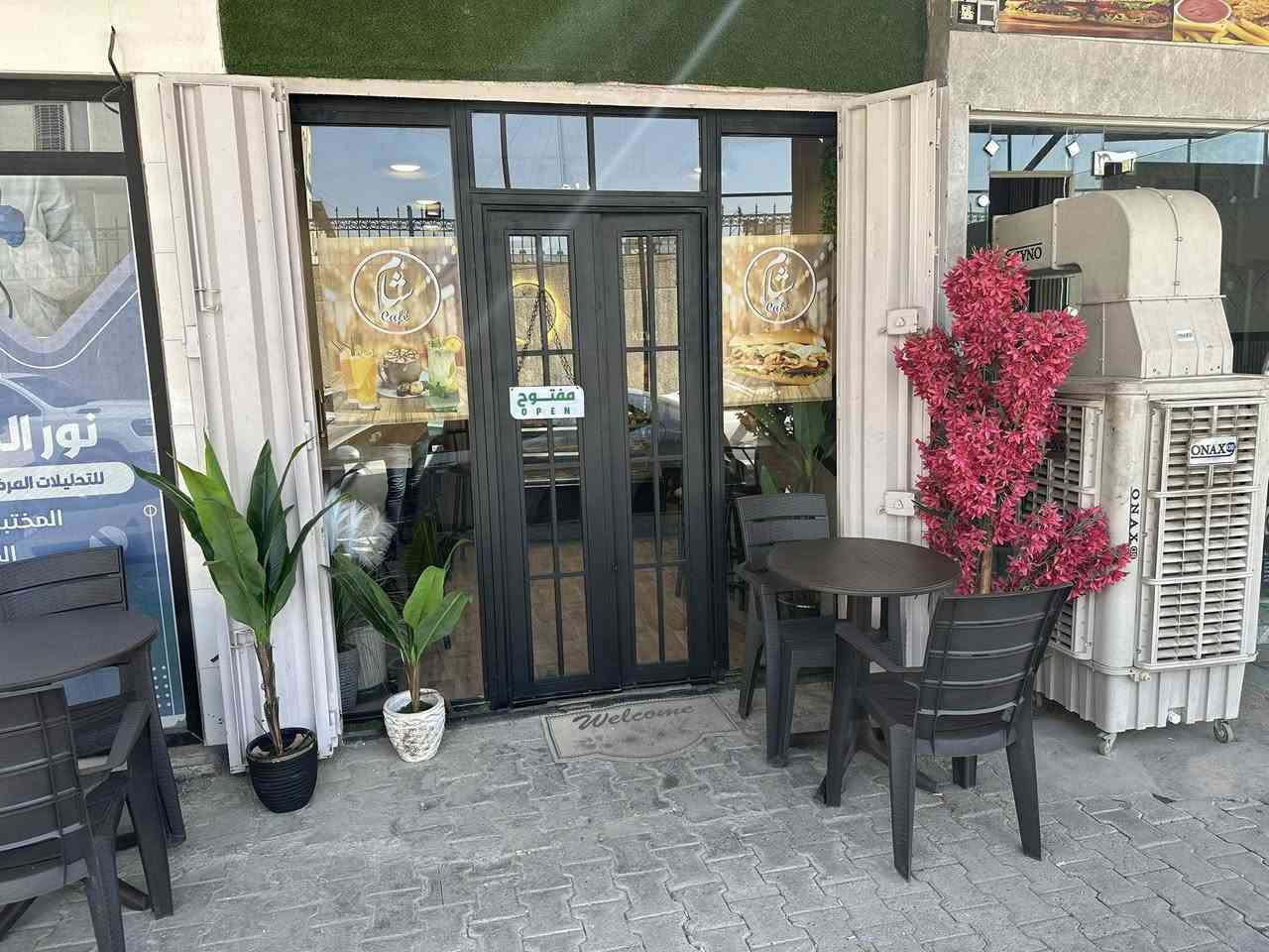 كافتريه للبيع مقابل مستشفى الكرامة ومجاور المركز الصحي للاسنان والجامعة المستنصرية لطب الاسنان عدم التفرغ والتزام العمل 
للتواصل ***********
