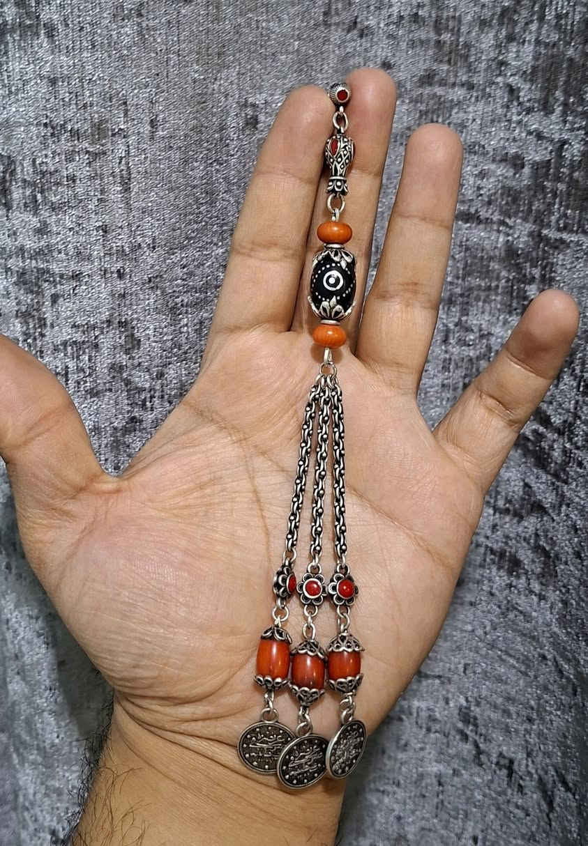 يا الله..  🤲🌹
كركوشه فضه عمل ممتاز مع مرجان اصلي ..💎
وزن الكركوشه 28 غرام… ⏱️✨
  
الشراي فقط يتواصل خاص ... 
ما راوس بيع فقط احبتي الغالين ...

 تواصل واتساب او على رقم ***********..
يوجد توصيل كافه محافظات العراق. 🚛...
