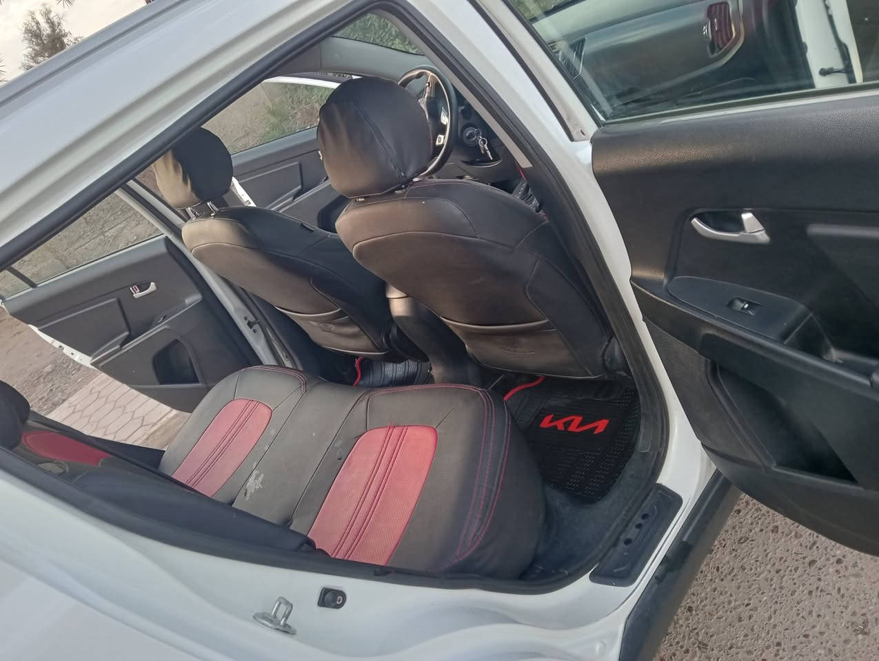 السلام عليكم سبورتج 2012 خليجي مكفوله من الضربه والصبغ والتبديل صبغ والگير والمحرك كذلك مكفوله
فقط  بوارد بسيطة 
السنويه باسمي رقم شمالي السليمانيه ماشيه 141 
 السعر 143وبي مجال للشراي
العنوان بغداد المدائن 
***********
