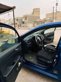 اكسنت 22امريكي دعاميه ومازده اماميه فقط وبيه طخه صغيره بل جاملغ الخلفي...