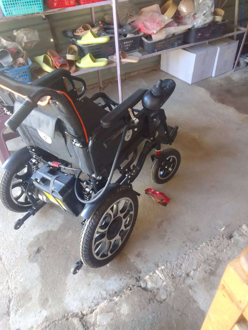 عربانة للبيع 
الرقم  ***********
